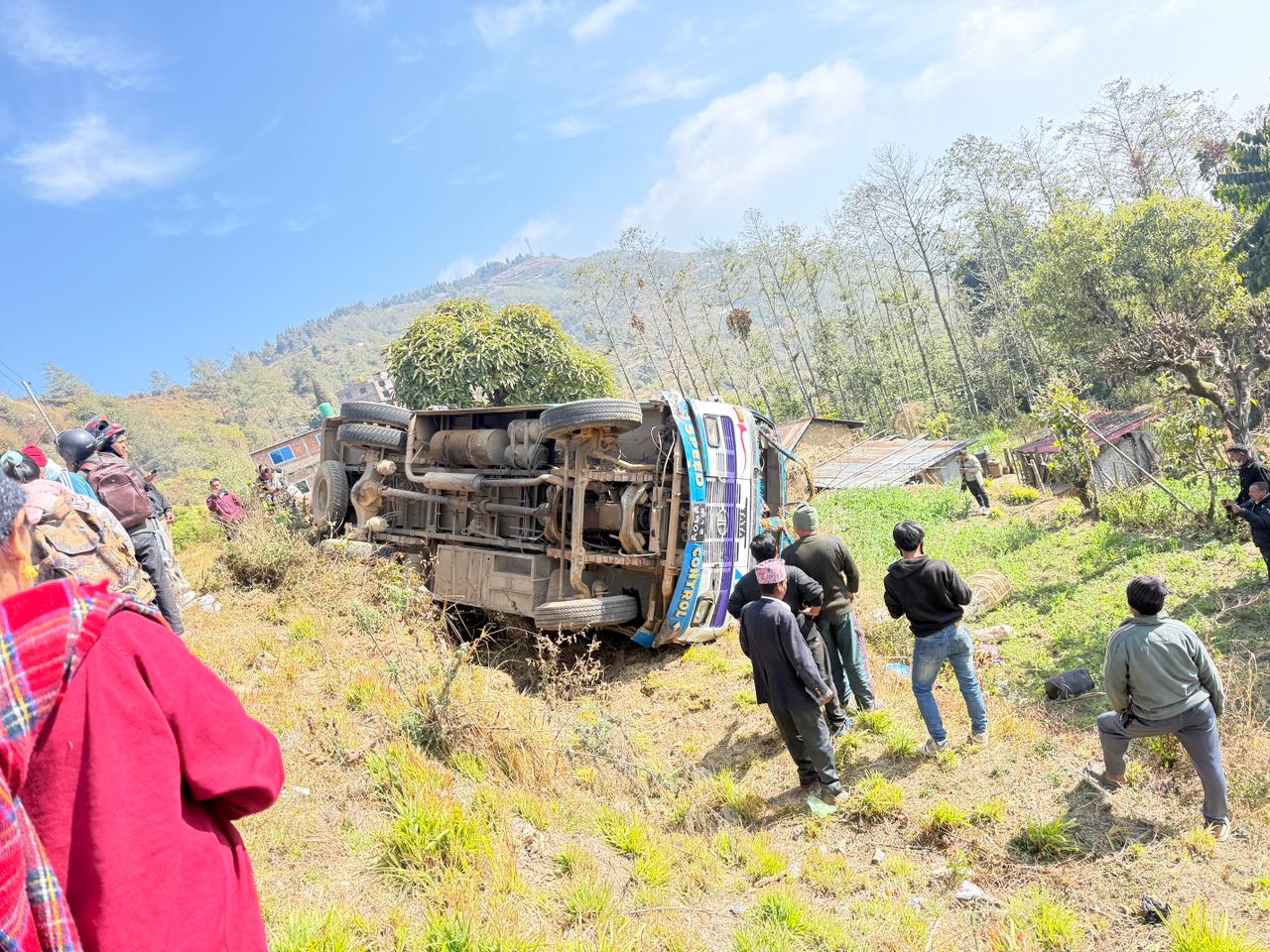 धनकुटामा बस दुर्घटना, ६ जना घाइते
